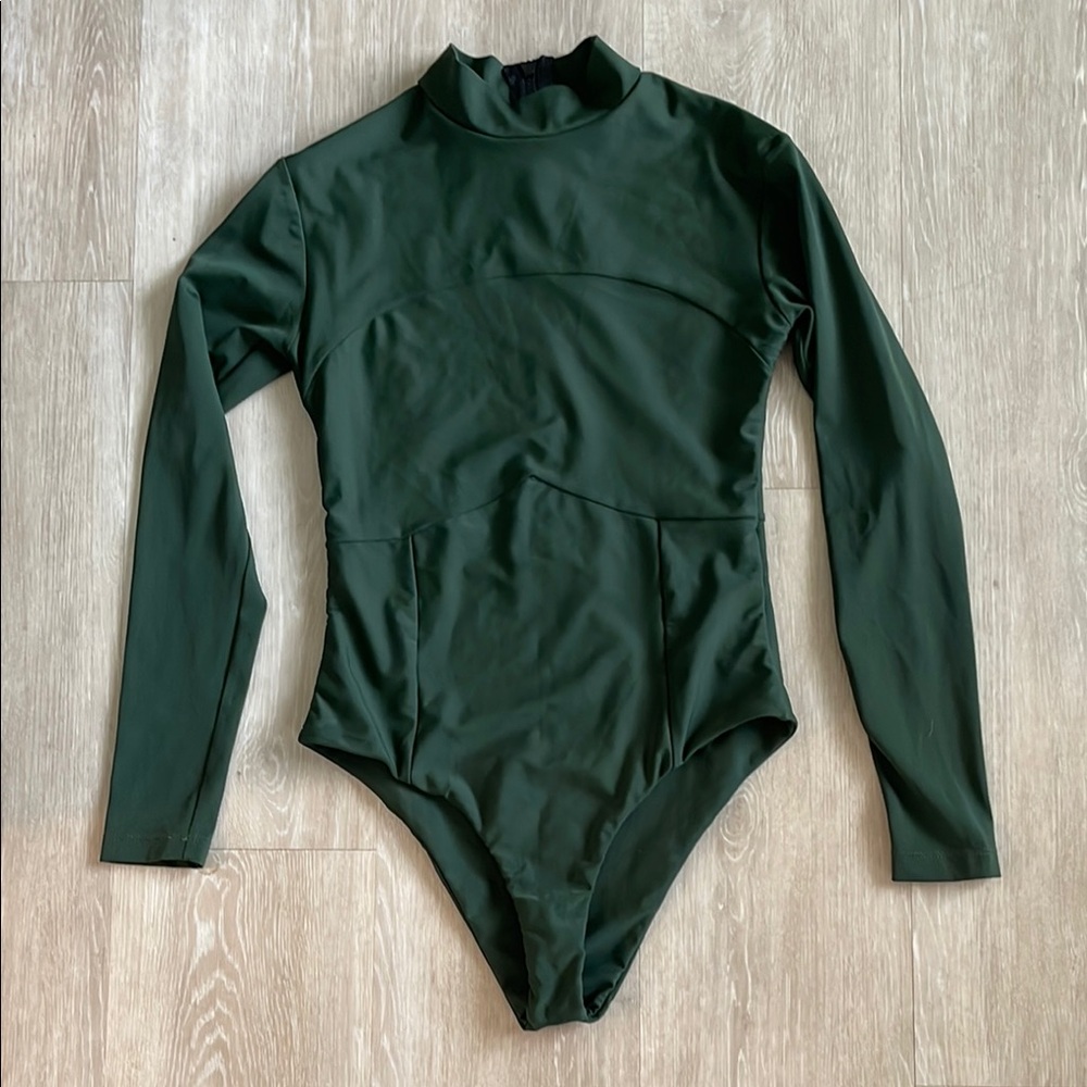 Benoa Nalu suit size medium
